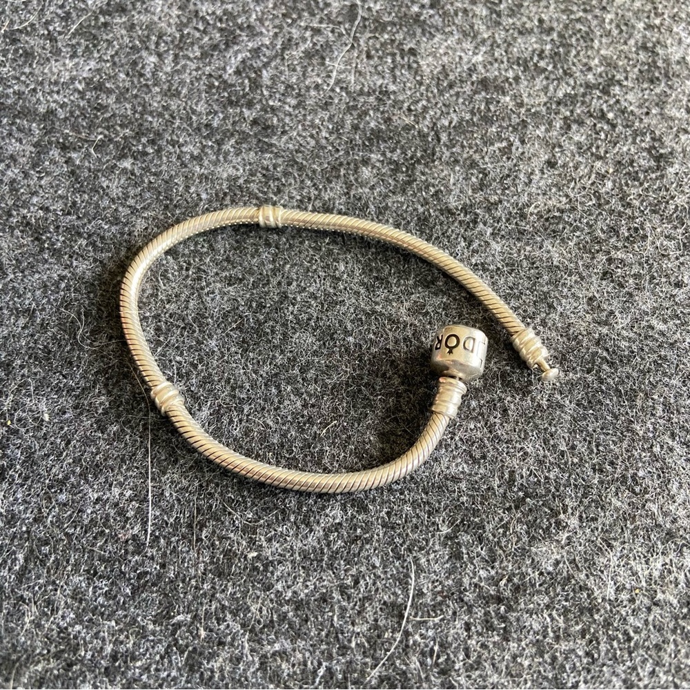Pandora Moments Snake Chain Bracelet 6.3in with free clips
